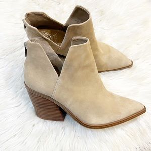 Vince Camuto Vanilla Leather Pointed Toe Gigietta Ankle Booties 10M